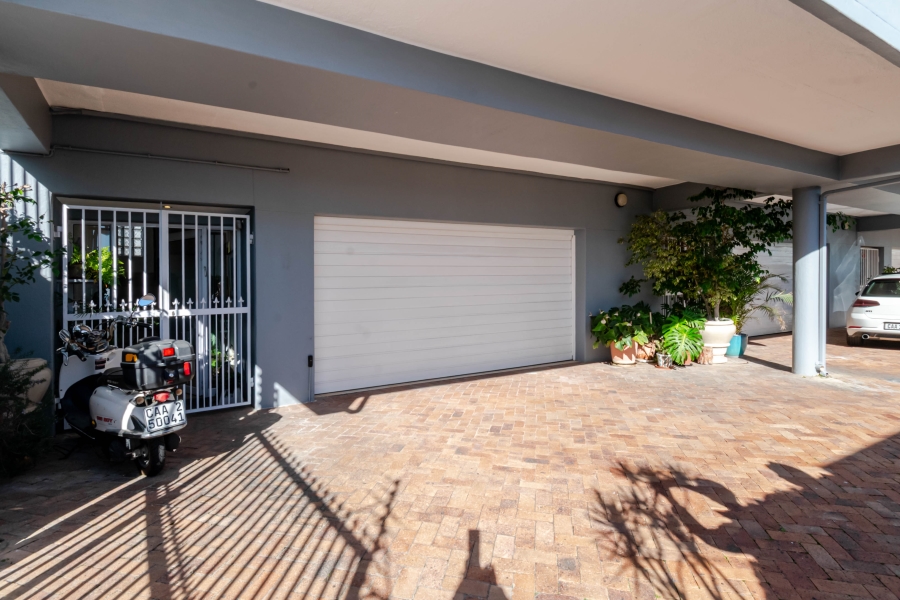 3 Bedroom Property for Sale in Sea Point Western Cape